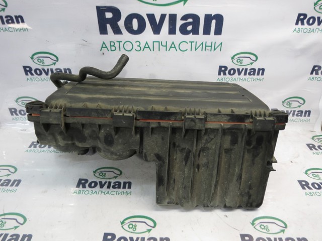 Корпус повітряного фільтра 036129611CM VAG