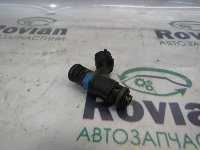 Форсунка паливна 03C906031A VAG