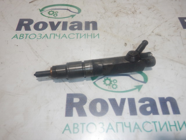Форсунка дизельна в зборі, розпилювач + тримач 068130202G VAG