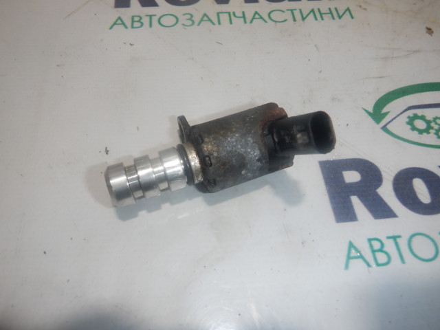 Клапан електромагнітний положення (фаз) розподільного валу 06K115243L VAG