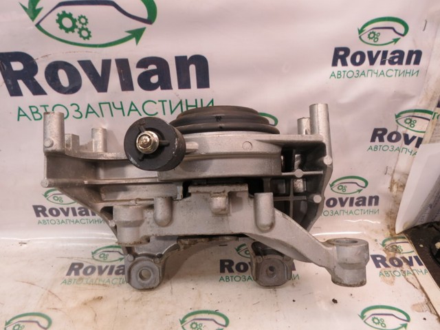 Подушка передньої опори двигуна 112206RC1A NISSAN