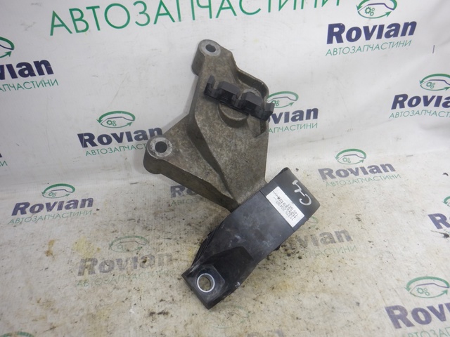 Подушка (опора) двигуна, права передня 113752043R RENAULT