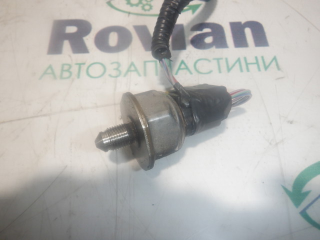 Регулятор тиску палива в паливній рейці 166386RC0A NISSAN