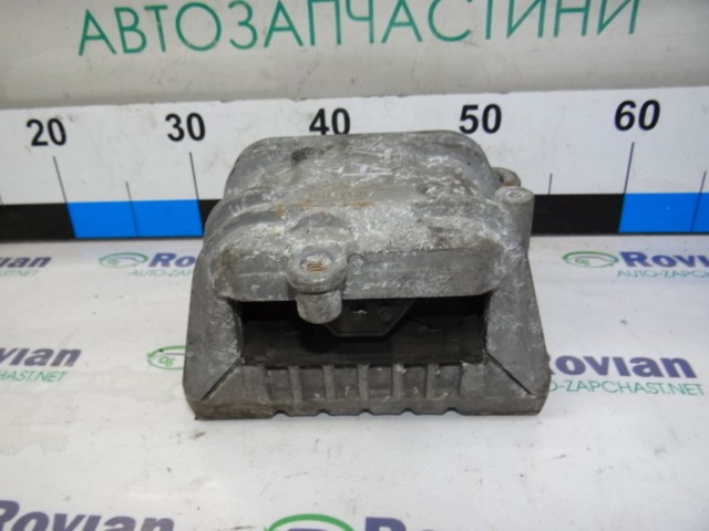 Подушка двигуна правая touran 1 2003-2015 (1,6  fsi), бу-262055 1K0199262