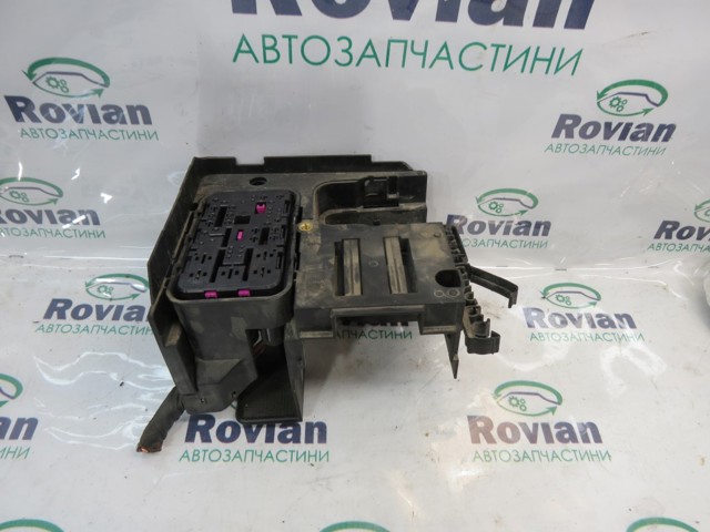 Корпус блока запобіжників 1K0907361B VAG