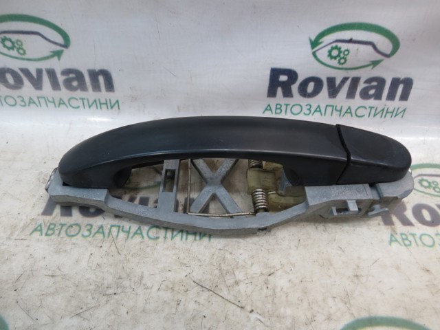 Тримач зовнішньої ручки дверей, задніх правих 1T0839886A VAG
