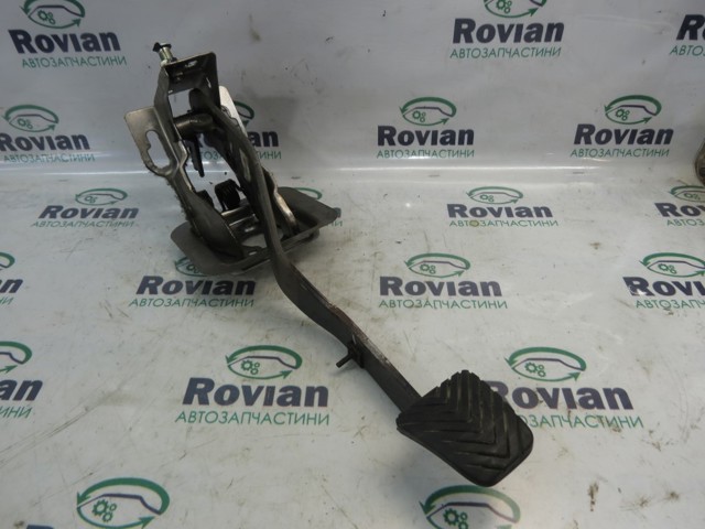 Педаль щеплення 2340A090 MITSUBISHI