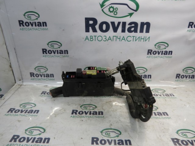 Монтажний блок 2438351E00 NISSAN