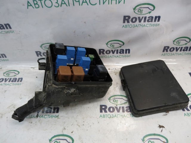 Коробка запобіжників 2438840F00 NISSAN