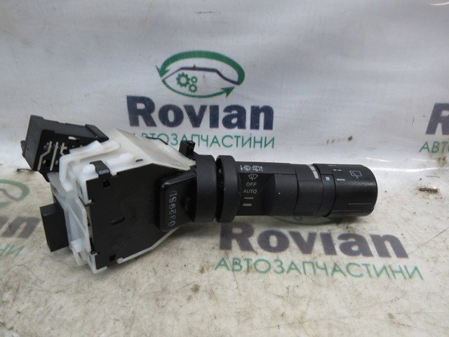 Перемикач підрульовий, правий 25260JD01A NISSAN
