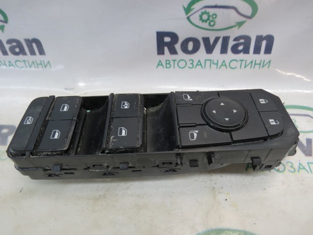 Кнопки переднього лівого склопід'ємника 254016RE0C NISSAN
