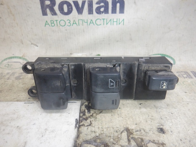 Кнопковий блок керування склопідіймачами передній лівий 25401EB30B NISSAN