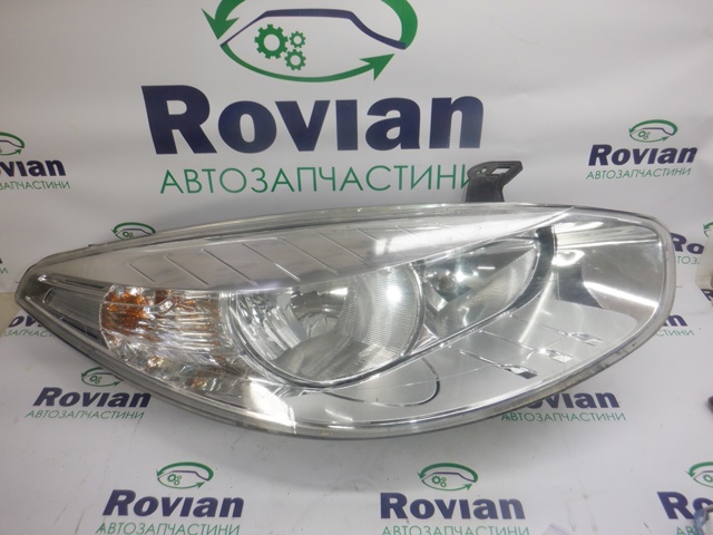 Фара комбінована, передня 260105345R RENAULT