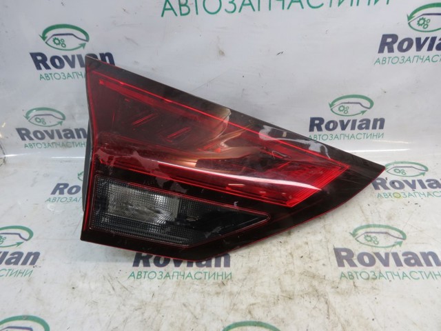 Ліхтар задній внутрішній правий 265506RF1A NISSAN