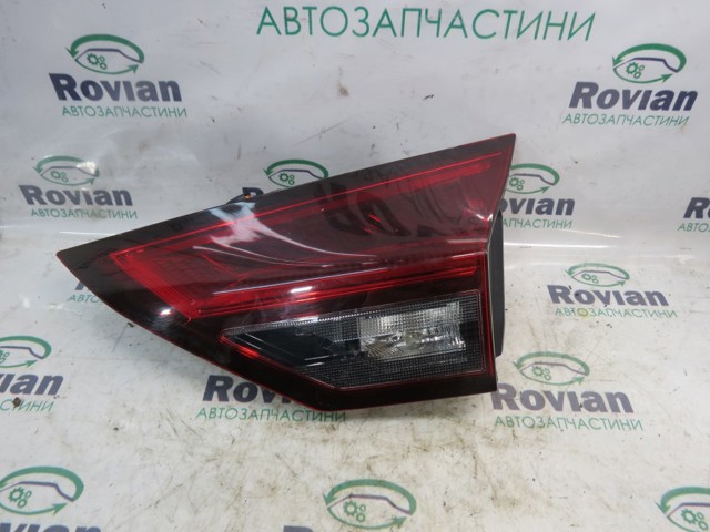 Задня ліва внутрішня фара 265556RA1A NISSAN