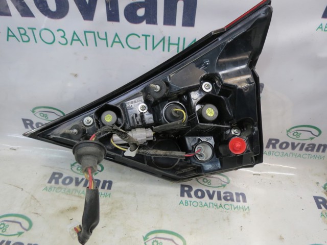 Задня ліва внутрішня фара 265556RR1A NISSAN