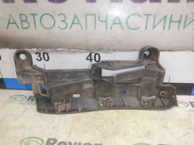Лівий кронштейн заднього бампера 2K0807393 VAG