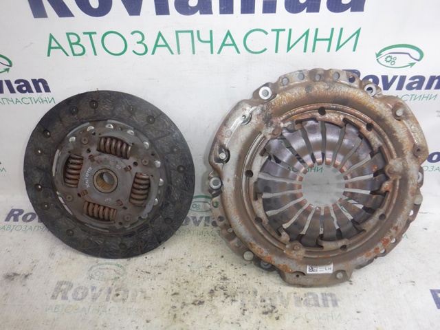 Зчеплення і комплектуючі 302052516R RENAULT
