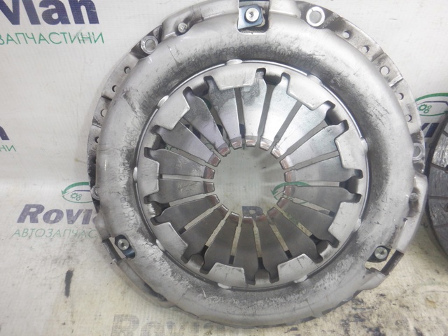 Комплект зчеплення (3 частини) 302054100R RENAULT