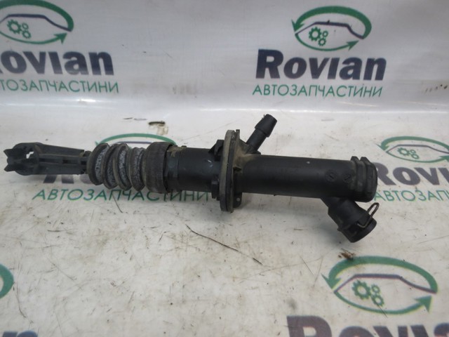 Циліндр зчеплення 306100018R RENAULT