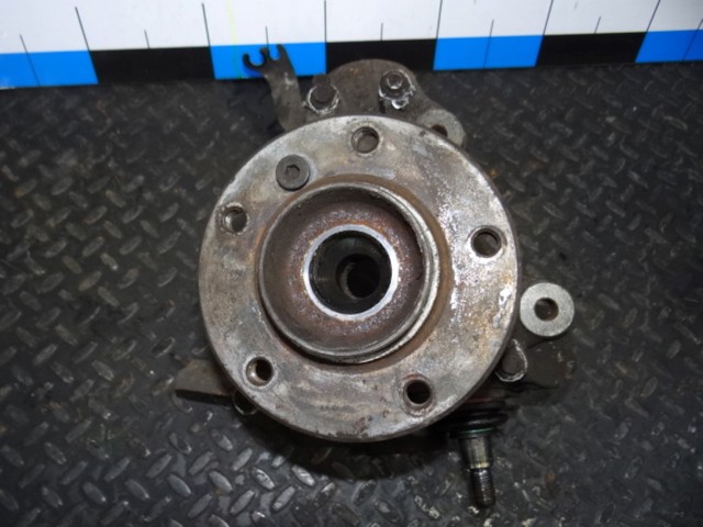 Цапфа передні праві 31216865144 BMW