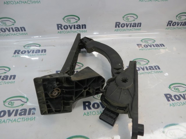 Підаль газу 327002P230 HYUNDAI