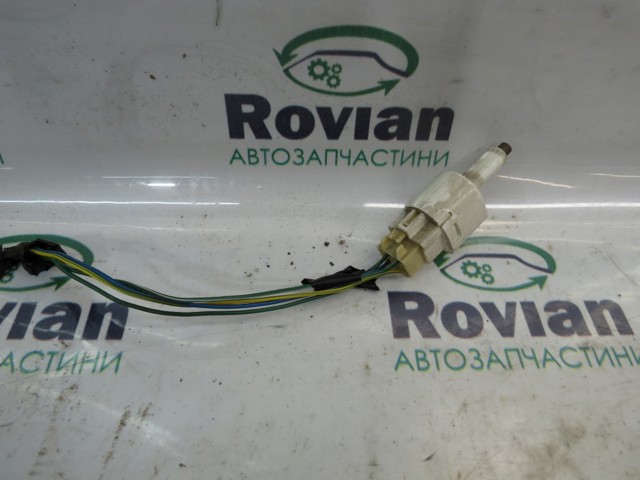 Датчик педалі гальма 3774075H10 SUZUKI