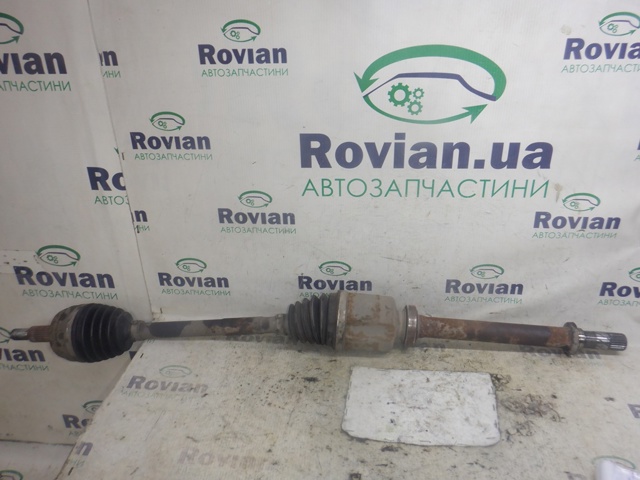 Піввісь передня, права Dacia Duster