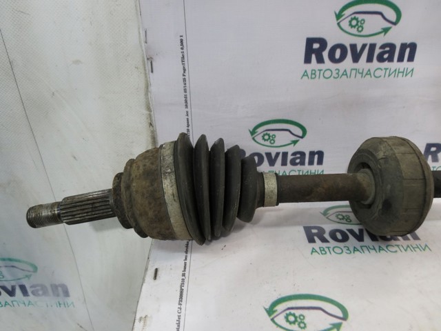 Привід передній правий 391004571R RENAULT