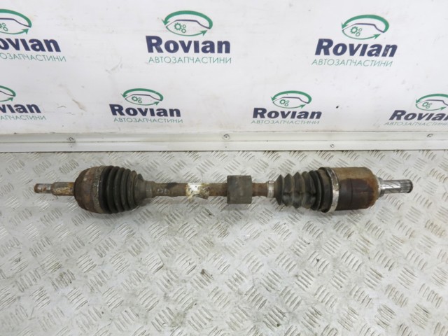 Піввісь передня ліва Дачія Дастер