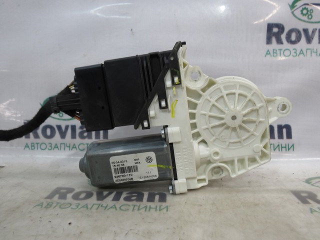 Двигун склопідіймача двері передньої, правої 3C0959704B VAG