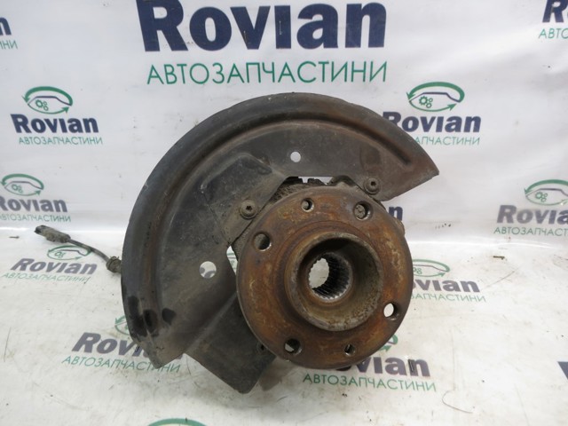 Кулак поворотний передній правий 400145345R RENAULT