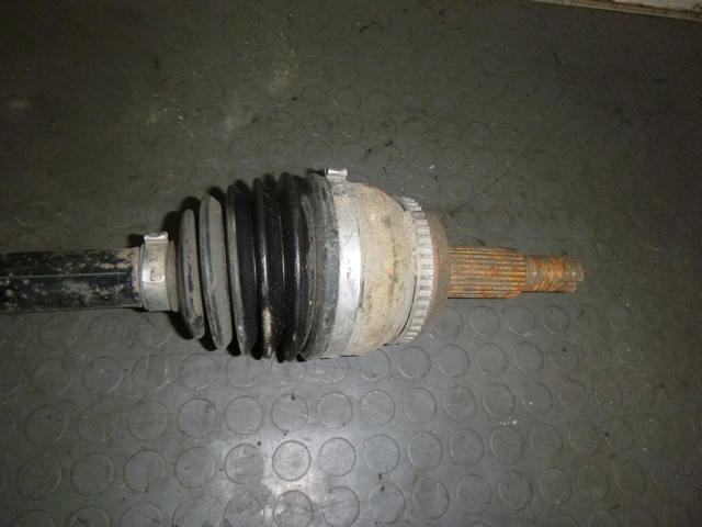 Піввісь передня, права 4341048080 TOYOTA