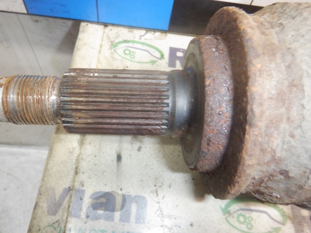 Напіввісь задня 4410565J10 SUZUKI