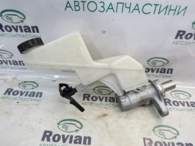 Циліндр гальмівний, головний 460106RR0A NISSAN