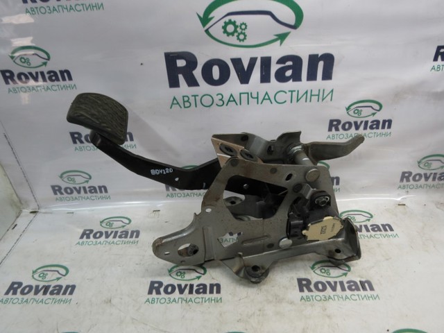 Педаль гальма 465013NF1B NISSAN