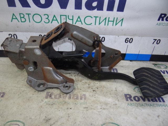 Педаль гальма 465014EA0B NISSAN
