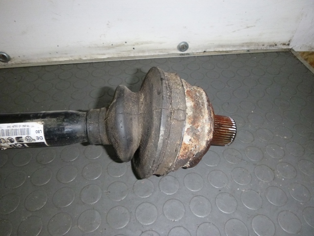 Напіввісь задня 4F0501203B VAG
