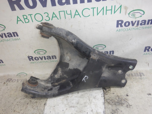 Правий важіль передній нижній підвіски 545001225R RENAULT