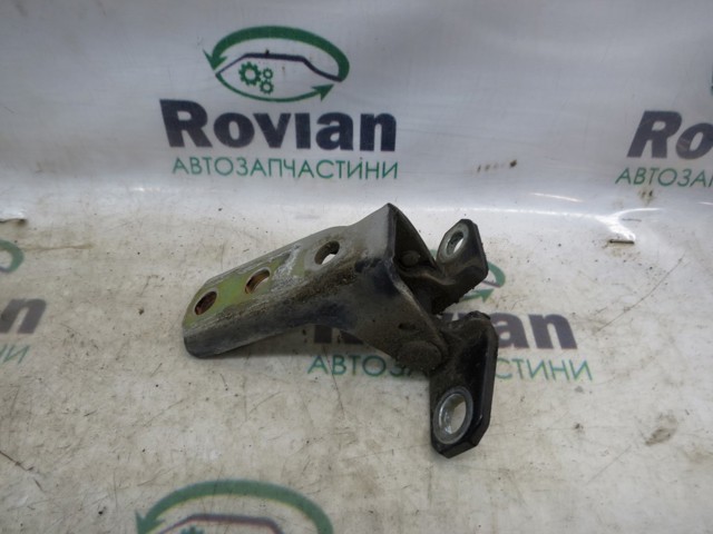 Петля задніх дверей, лівих 5702A034 MITSUBISHI