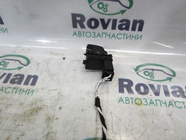 Кнопковий блок керування склопідіймачами передній правий 5G0959855 VAG