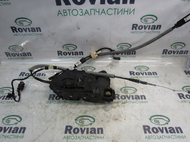 Замок дверей водія 5K1837015E VAG