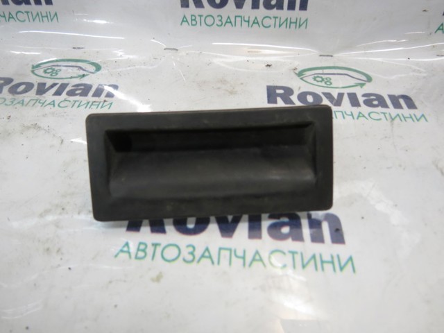 Ручка 3-х (5-х) дверей, зовнішня 5N0827566T VAG