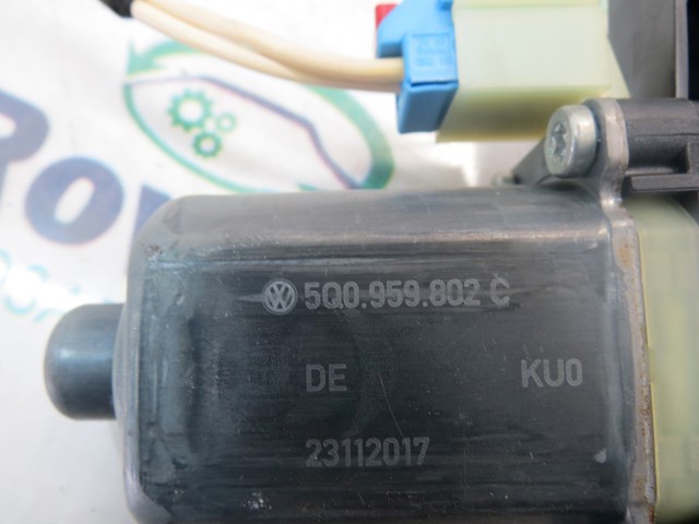 Двигун склопідіймача двері передньої, правої 5Q0959802C VAG