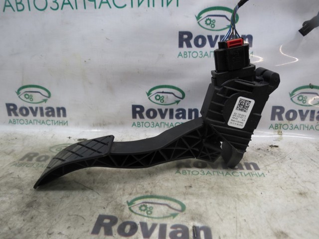 Підаль газу 5Q1723503H VAG
