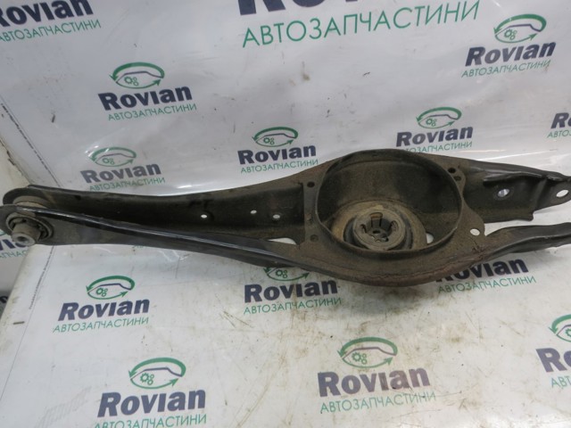 Важіль задньої підвіски нижній, лівий/правий 5QN505311 VAG