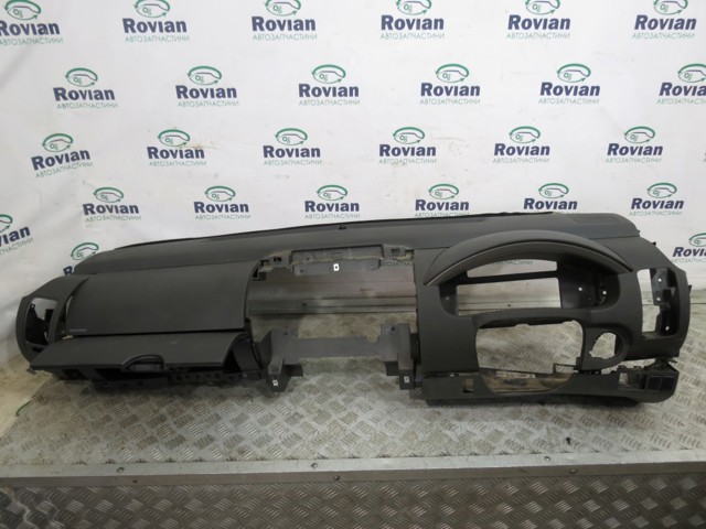 Передня панель 68100EB401 NISSAN