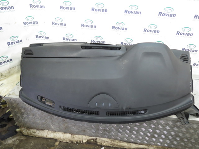 Панель приладів торпеди 682005SA0B NISSAN