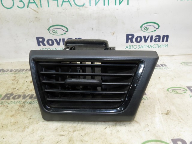 Решітка повітропровода права 687605SA0B NISSAN