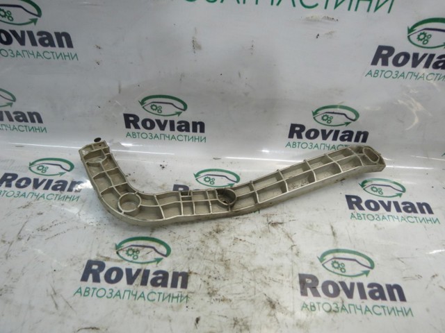 Кронштейн бампера заднього, правий 7183065J00 SUZUKI